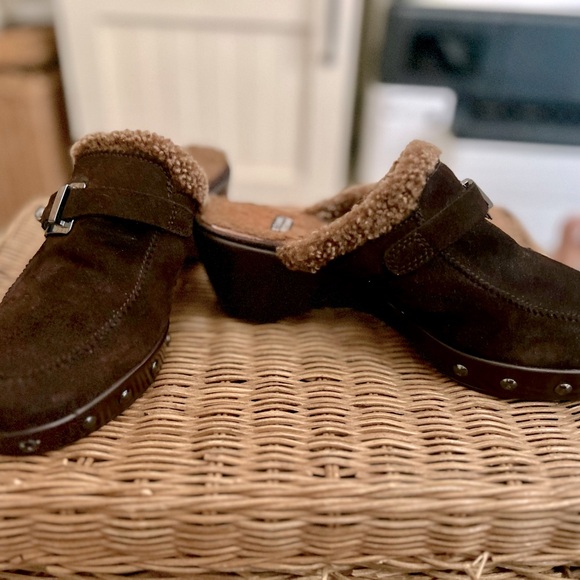 Stuart Weitzman Brown Suede Shearling Lined Studded Mules Size Womens 7.5 - Picture 2 of 8